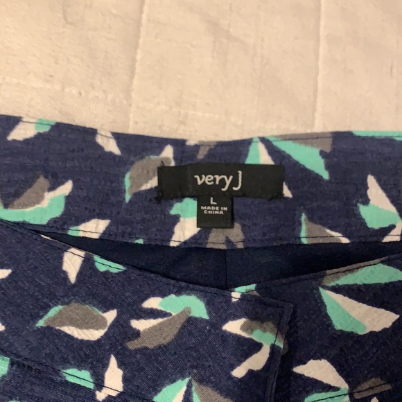 Patterned High Rise Shorts - Picture 3 of 3